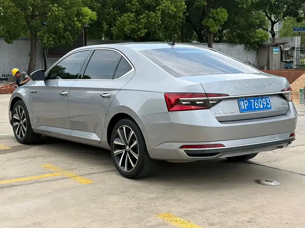 Skoda Superb — фото 2