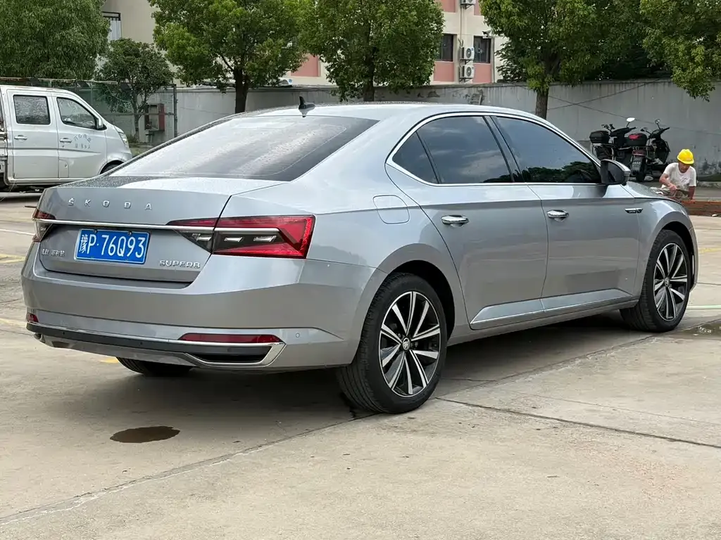 Skoda Superb — фото 7