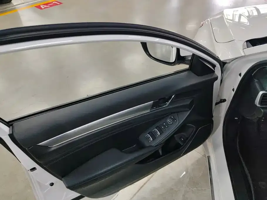 Honda Accord — фото 6
