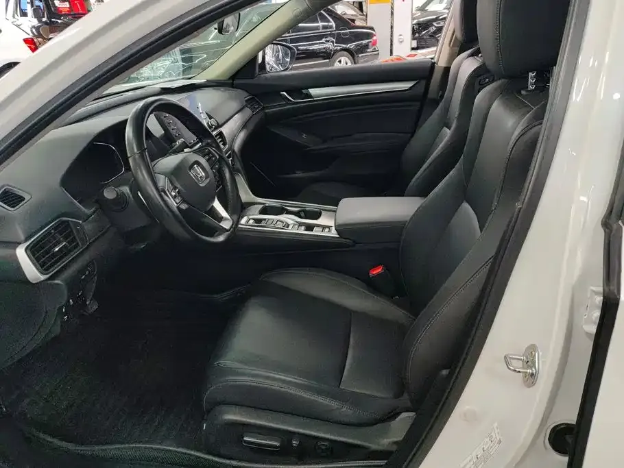 Honda Accord — фото 9