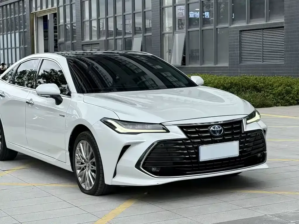 Toyota Avalon — фото 1