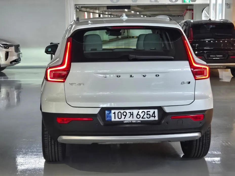 Volvo XC40 — фото 7