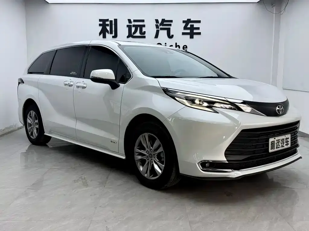 Toyota Sienna — фото 5