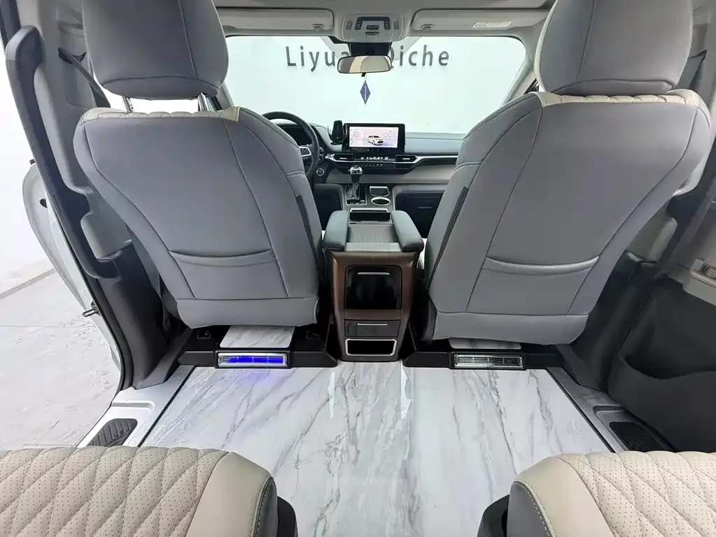 Toyota Sienna — фото 8