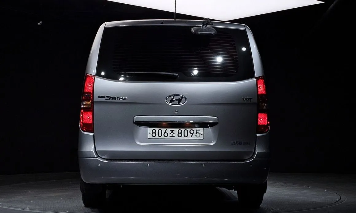 Hyundai Starex — фото 4