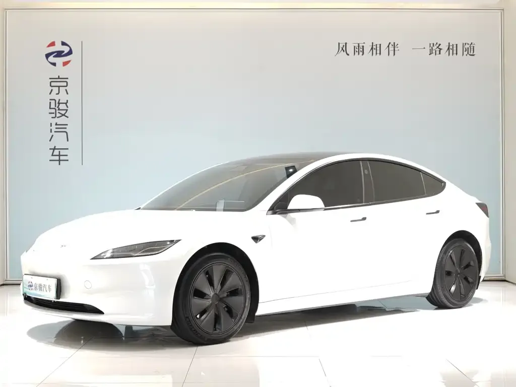 Tesla Model 3 — фото 1