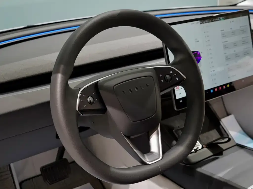 Tesla Model 3 — фото 10