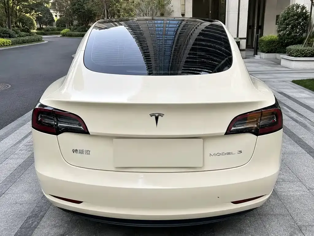 Tesla Model 3 — фото 9