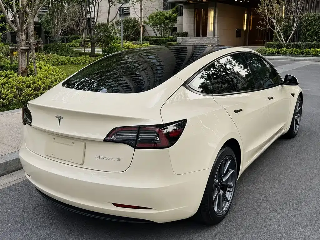 Tesla Model 3 — фото 4