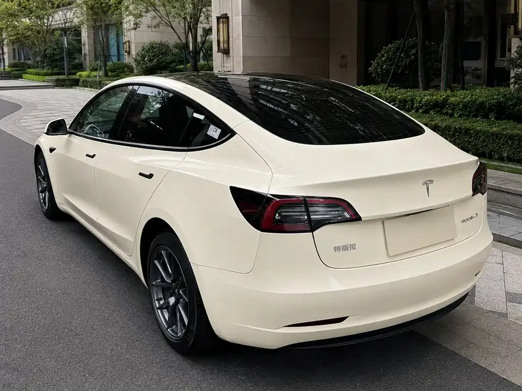 Tesla Model 3 — фото 10