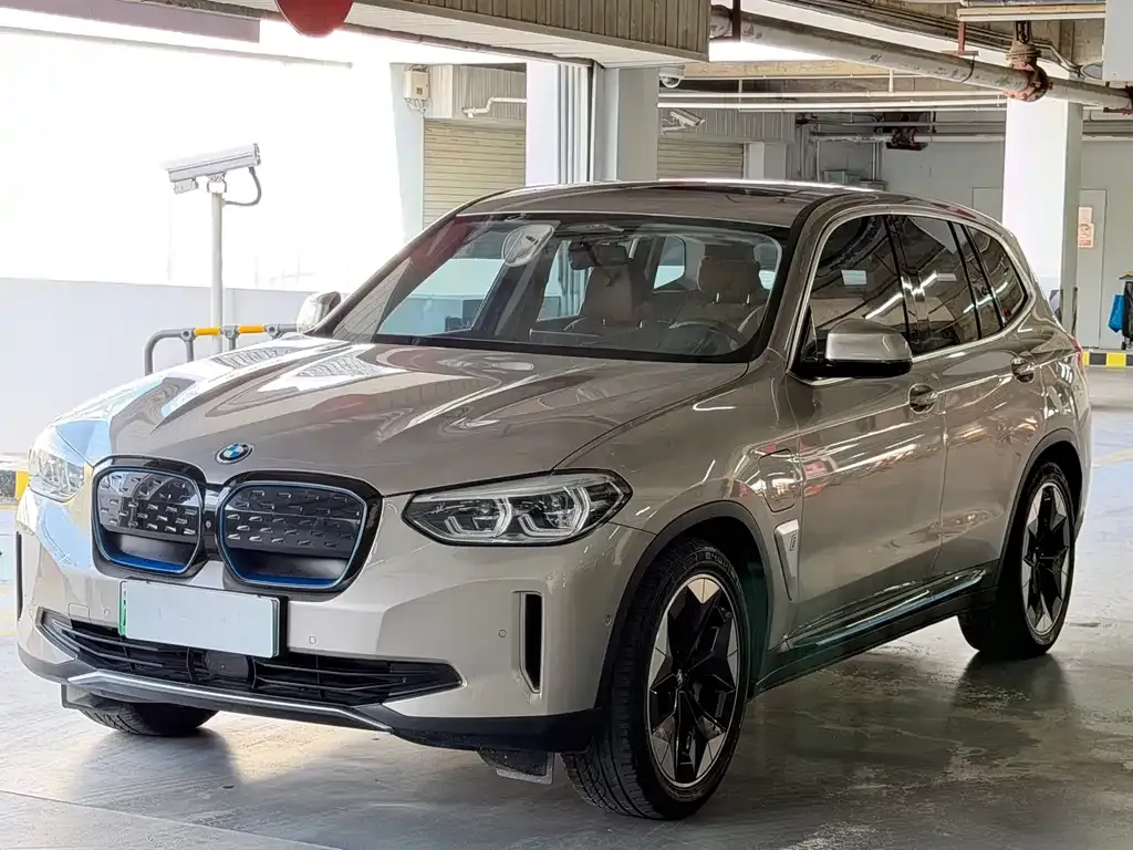 BMW iX3 — фото 1