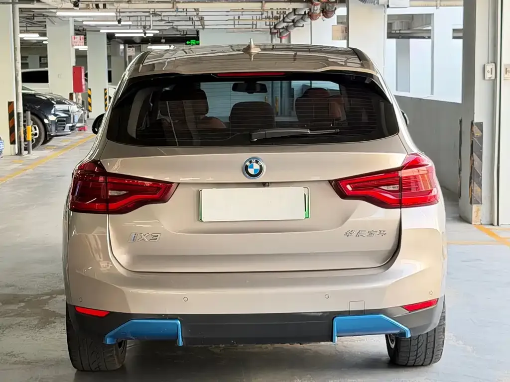 BMW iX3 — фото 6