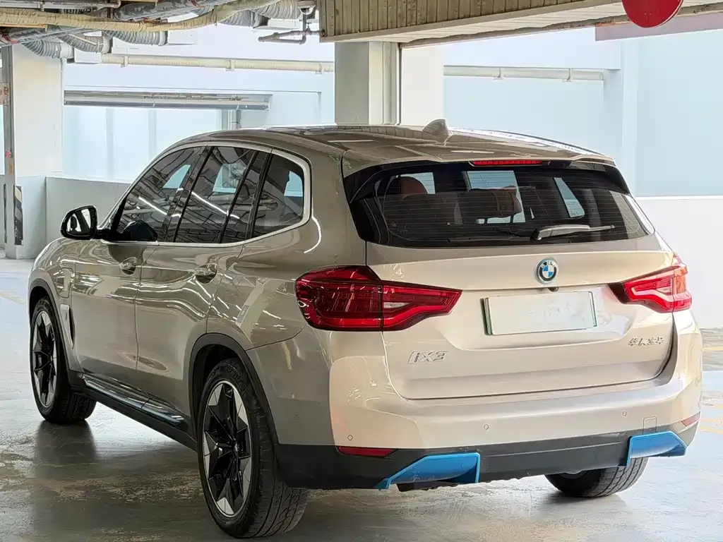 BMW iX3 — фото 5