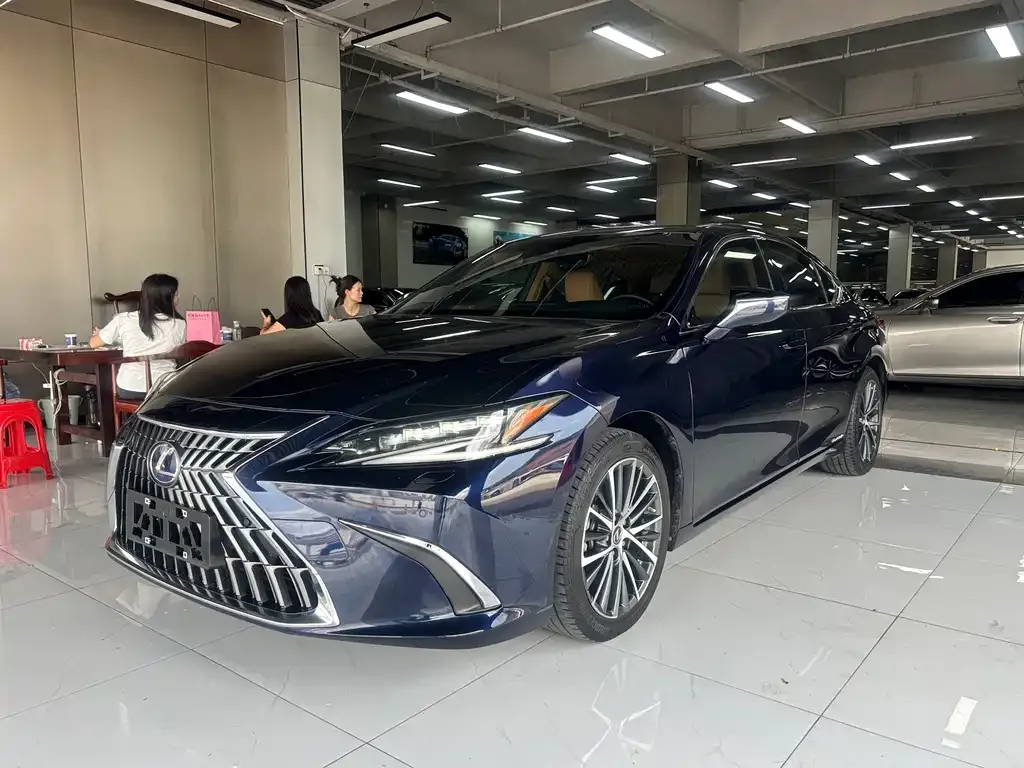 Lexus ES — фото 1