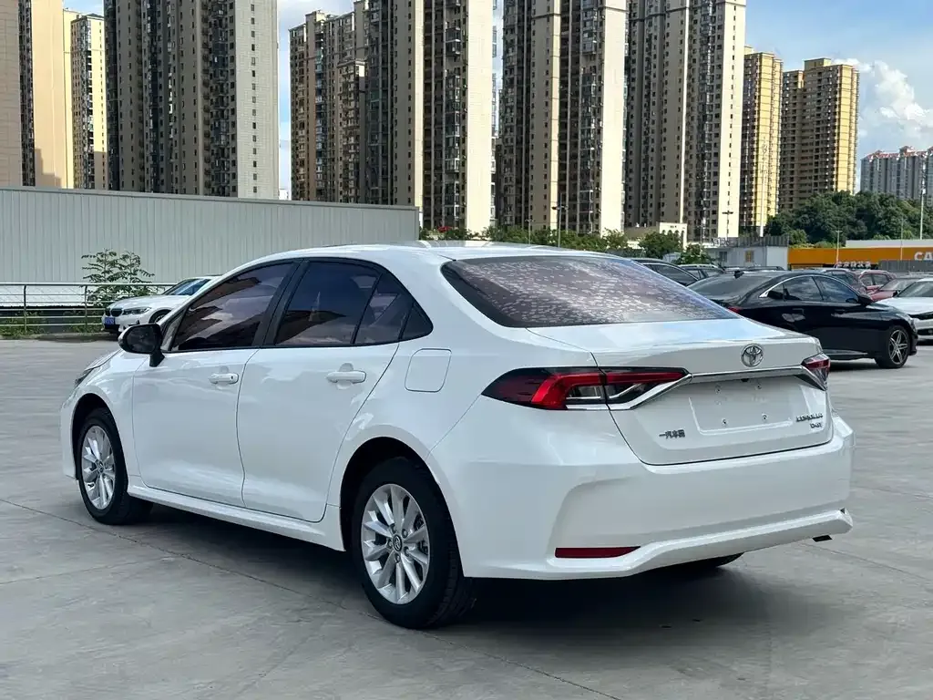 Toyota Corolla — фото 3