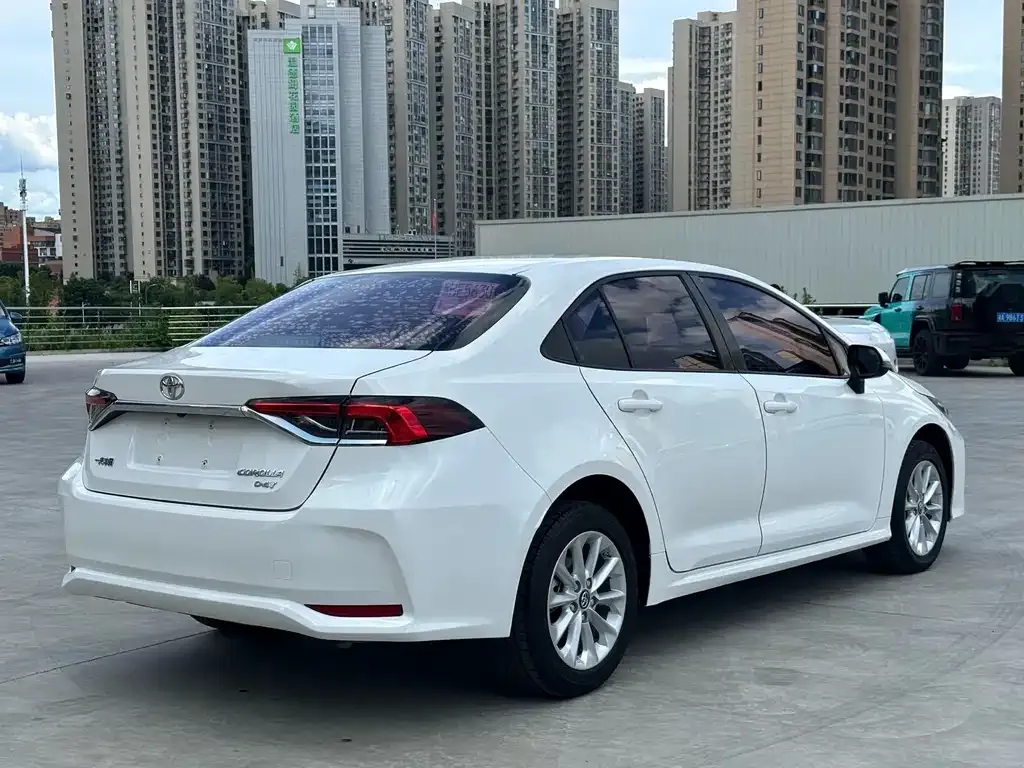 Toyota Corolla — фото 8