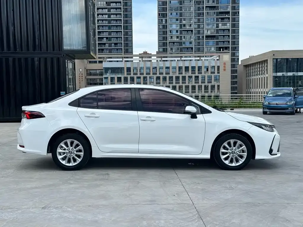 Toyota Corolla — фото 4
