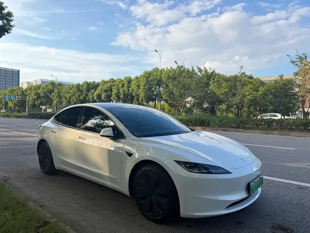 Tesla Model 3 — фото 8