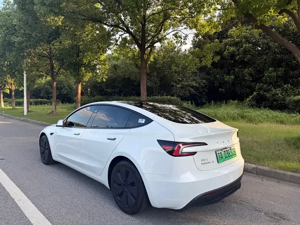 Tesla Model 3 — фото 9