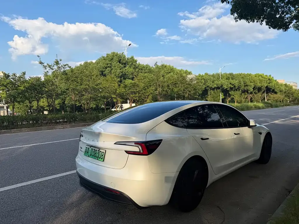 Tesla Model 3 — фото 7