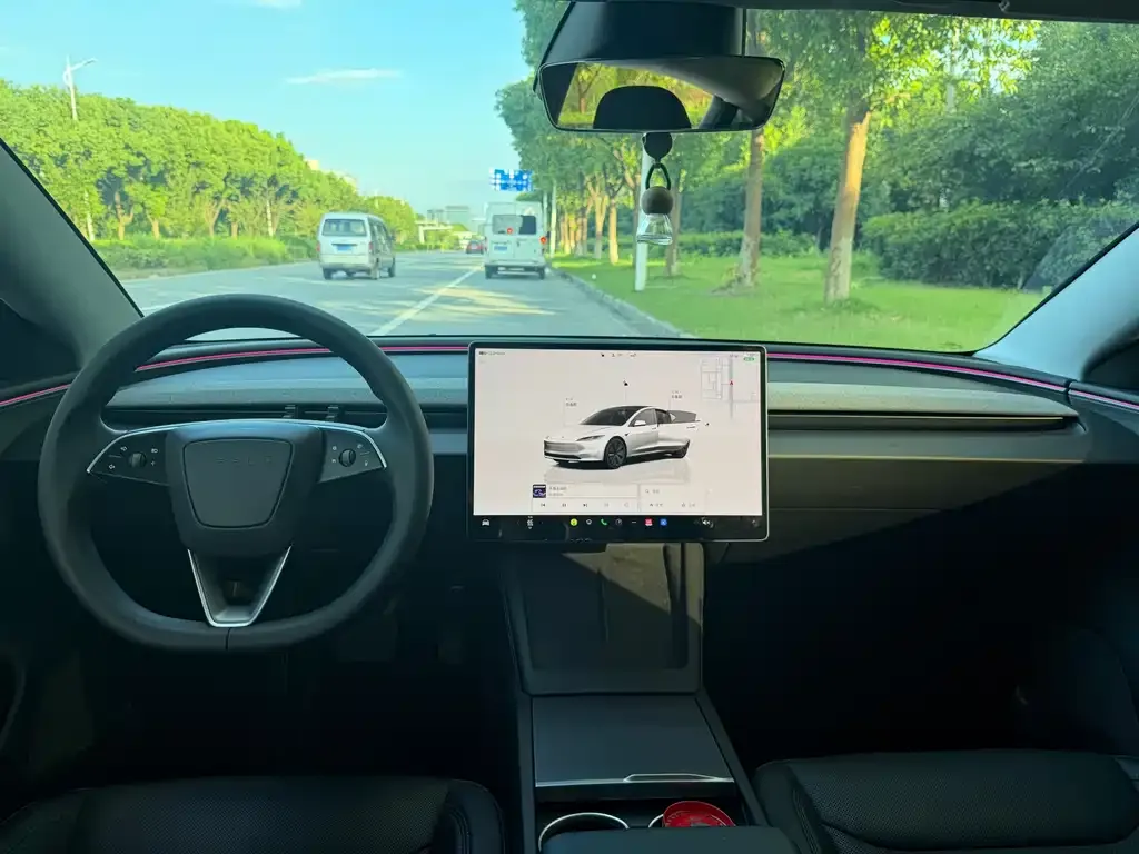 Tesla Model 3 — фото 4