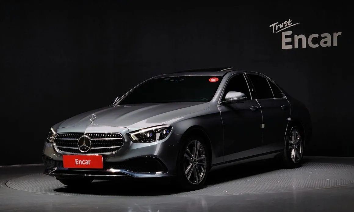 Mercedes-Benz E-Class — фото 1