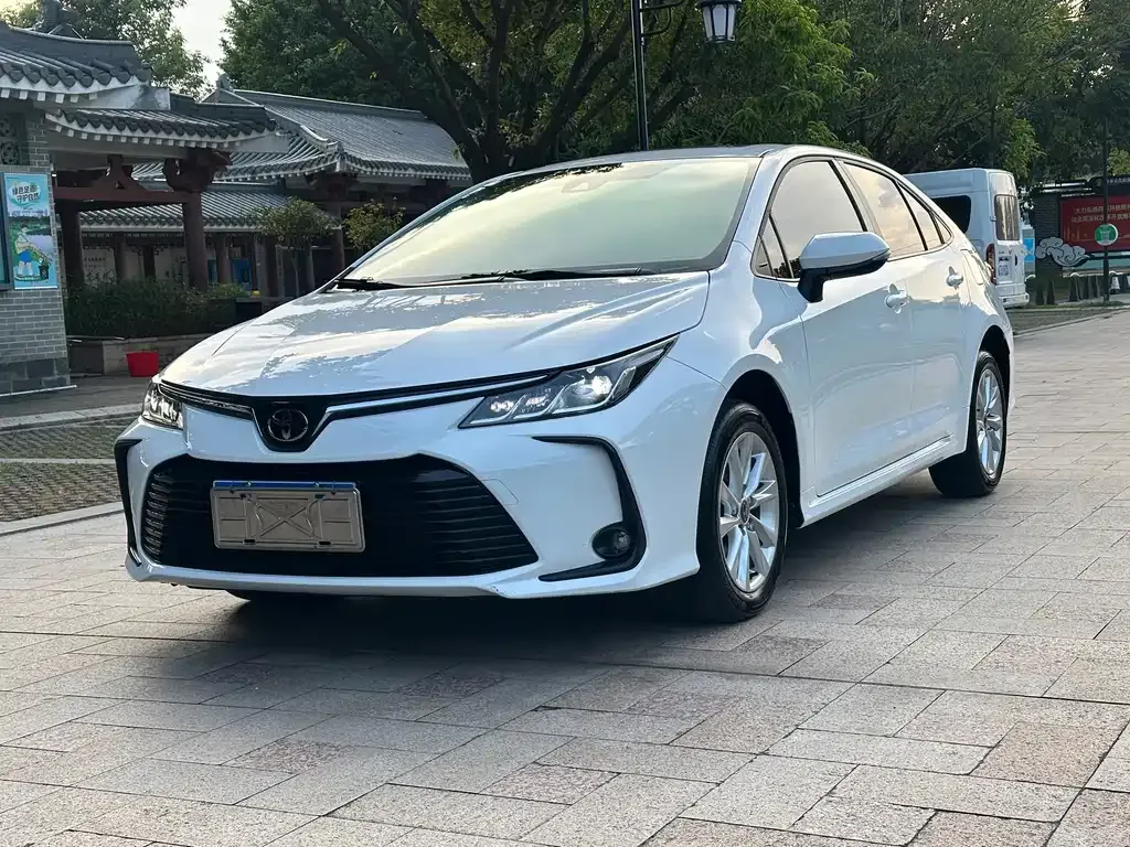 Toyota Corolla — фото 1