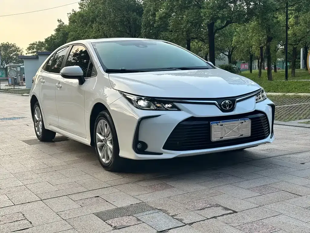 Toyota Corolla — фото 9