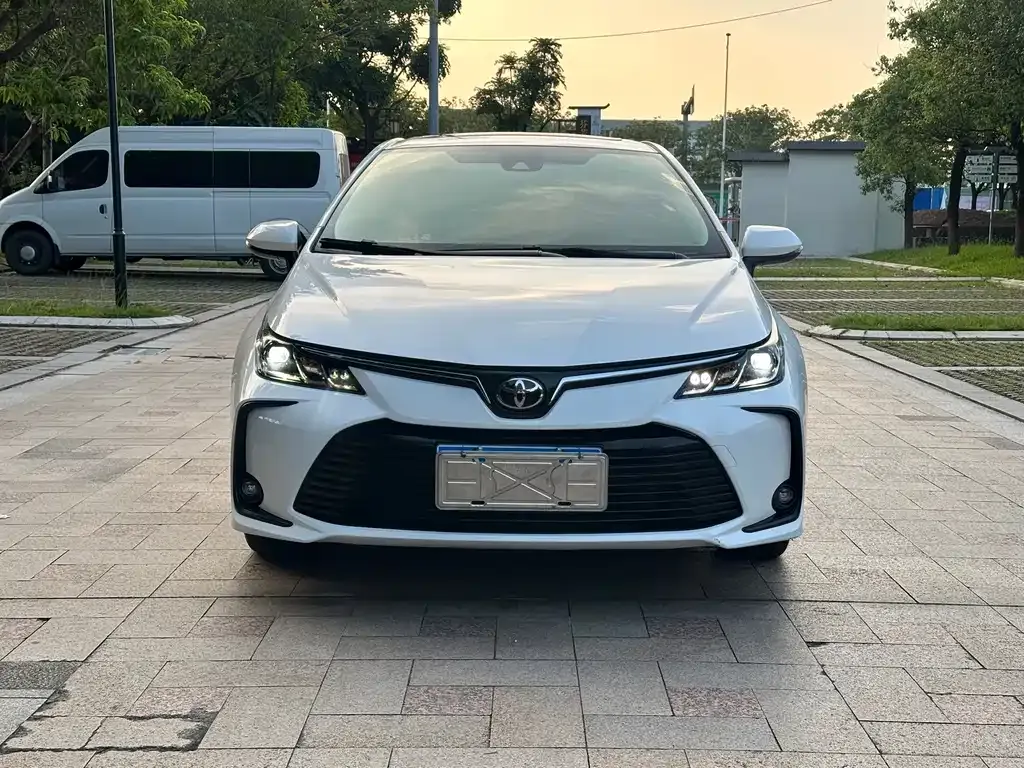 Toyota Corolla — фото 4
