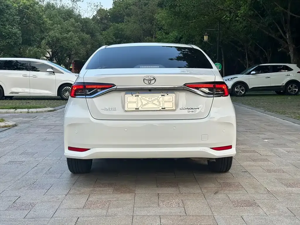 Toyota Corolla — фото 10