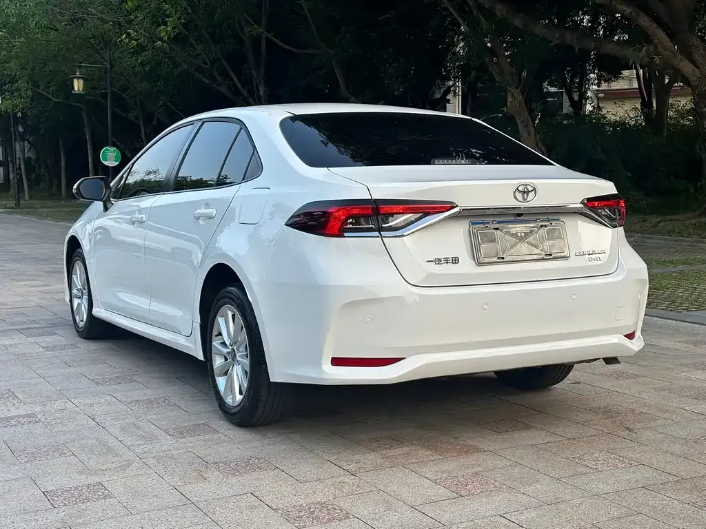 Toyota Corolla — фото 3