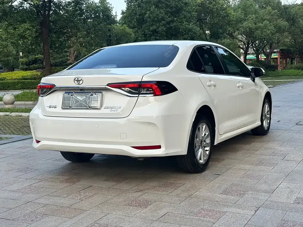 Toyota Corolla — фото 8