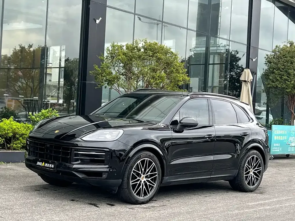 Porsche Cayenne — фото 1