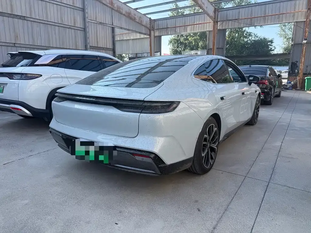 Geely Galaxy E8 — фото 10