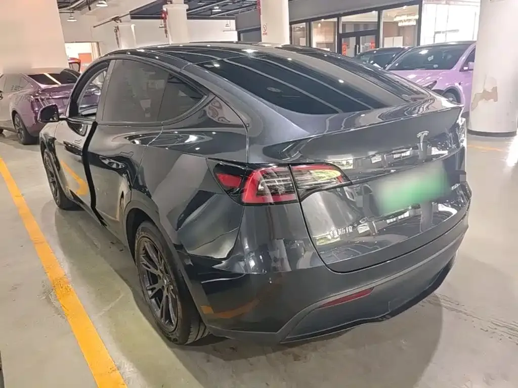 Tesla Model Y — фото 8