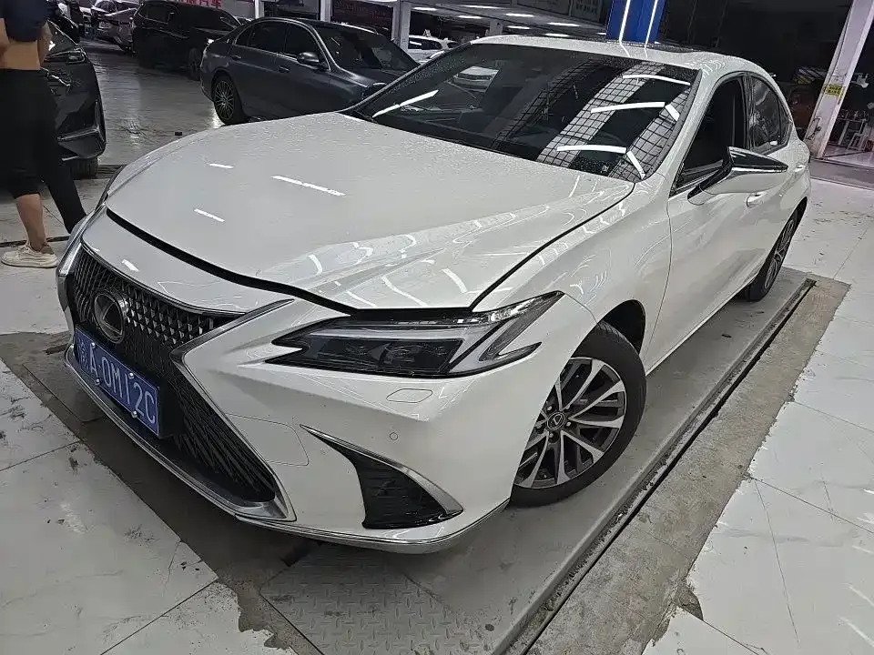 Lexus ES — фото 1
