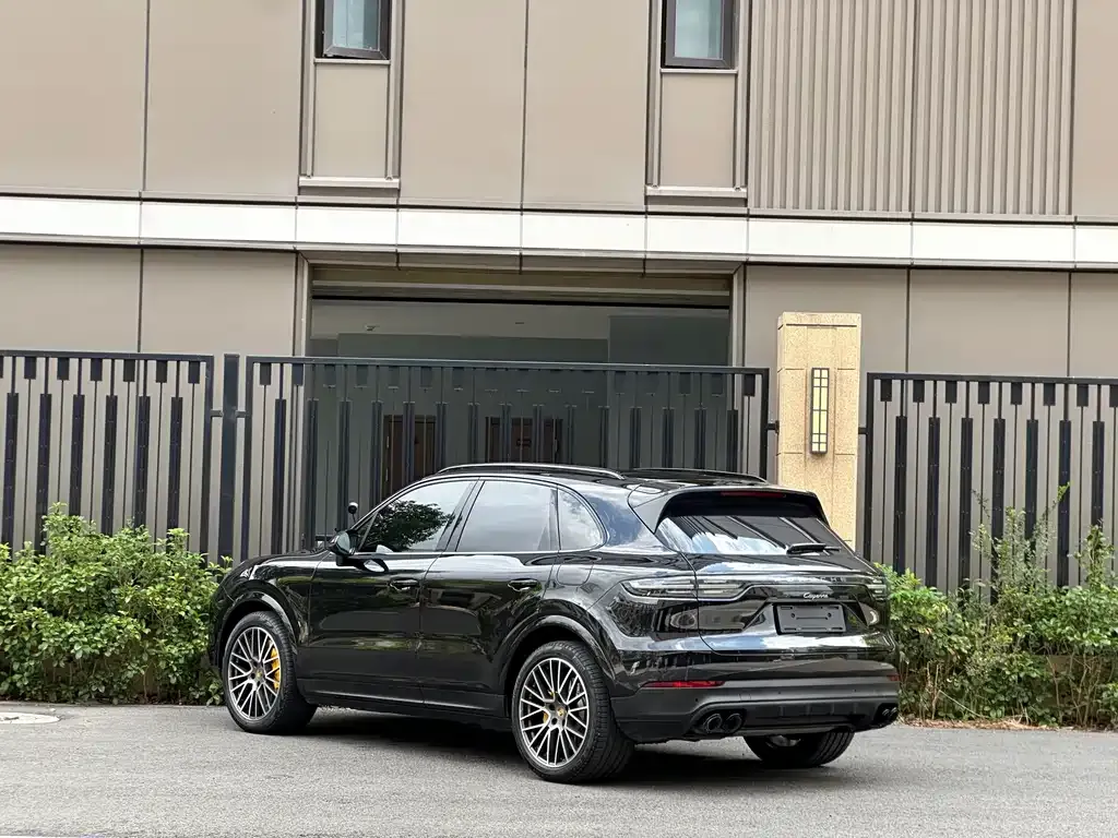 Porsche Cayenne Hybrid — фото 7