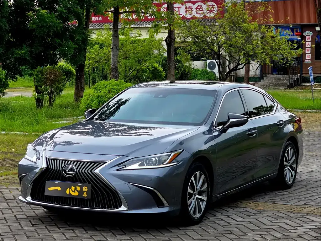 Lexus ES — фото 1