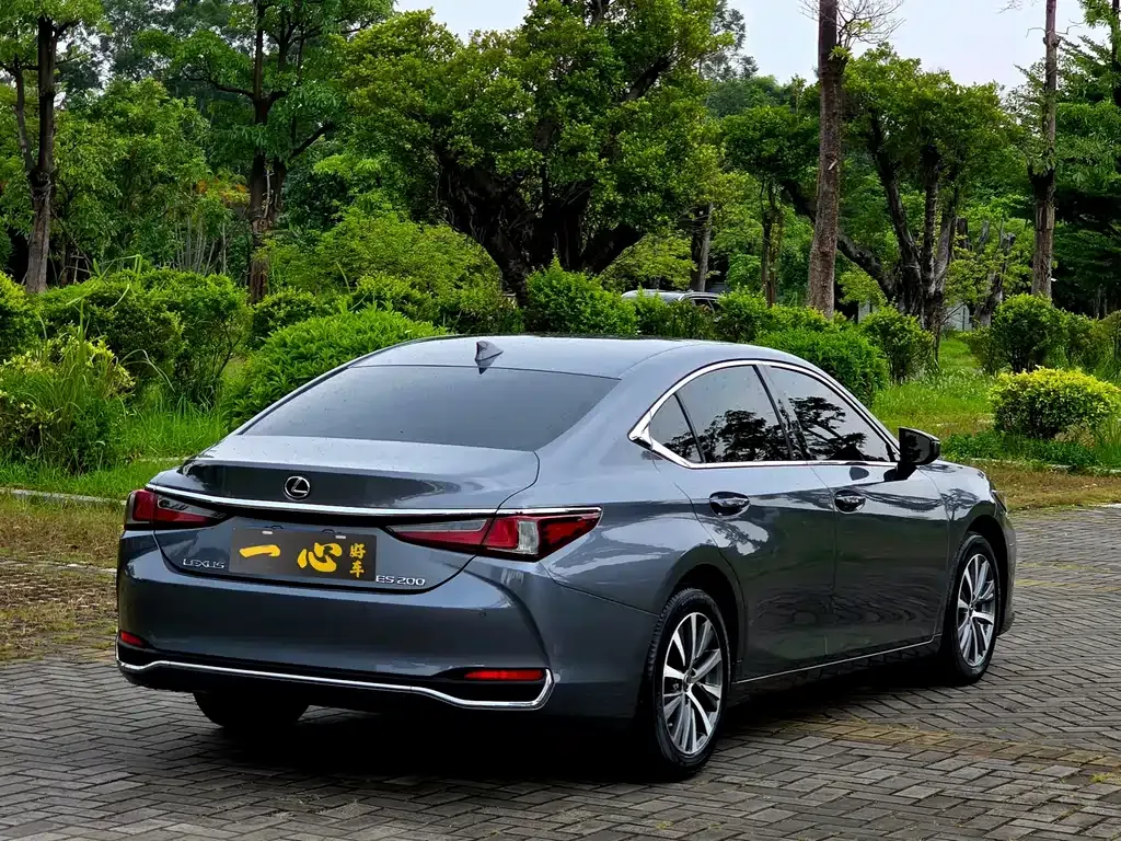 Lexus ES — фото 5