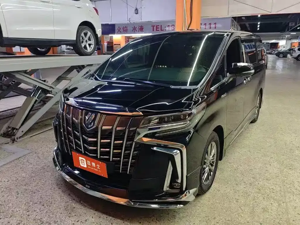 Toyota Alphard — фото 4
