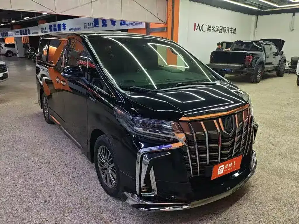 Toyota Alphard — фото 2