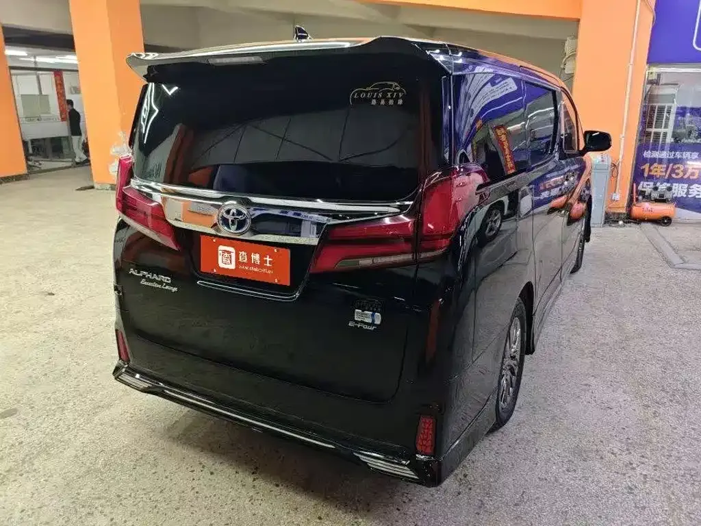 Toyota Alphard — фото 3