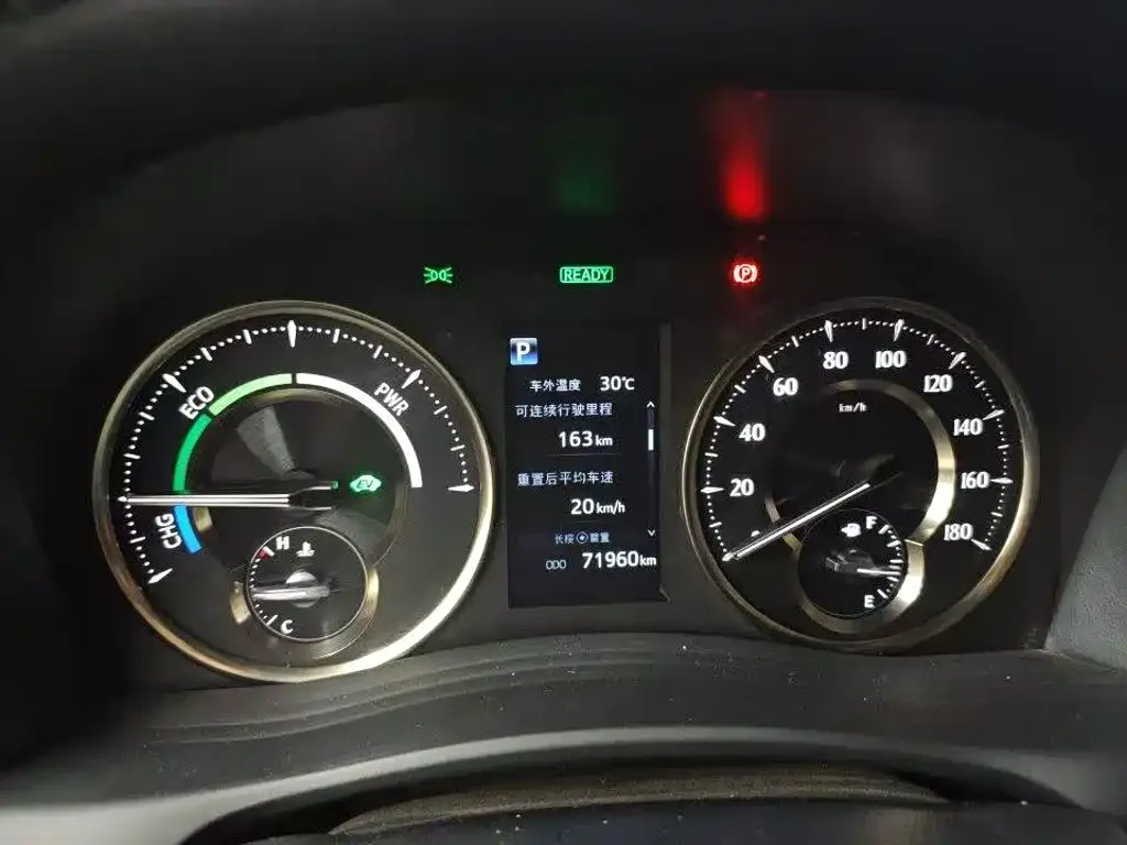 Toyota Alphard — фото 8