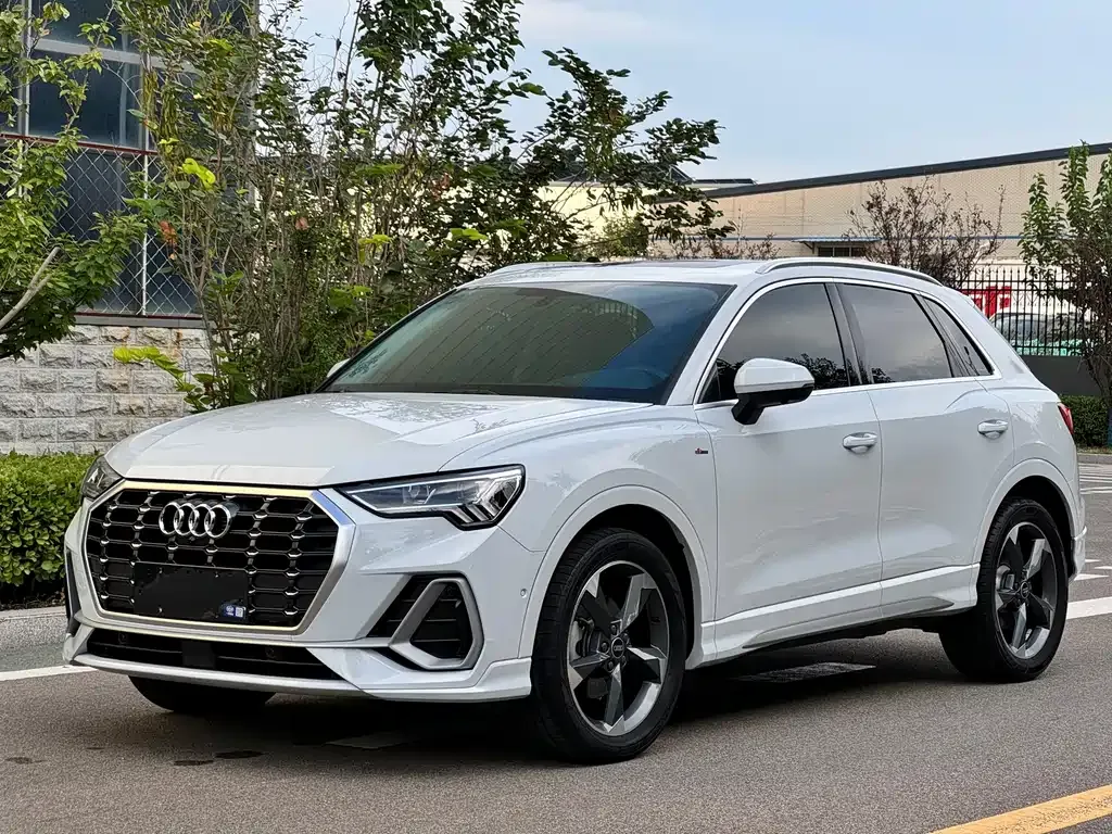 Audi Q3 — фото 1