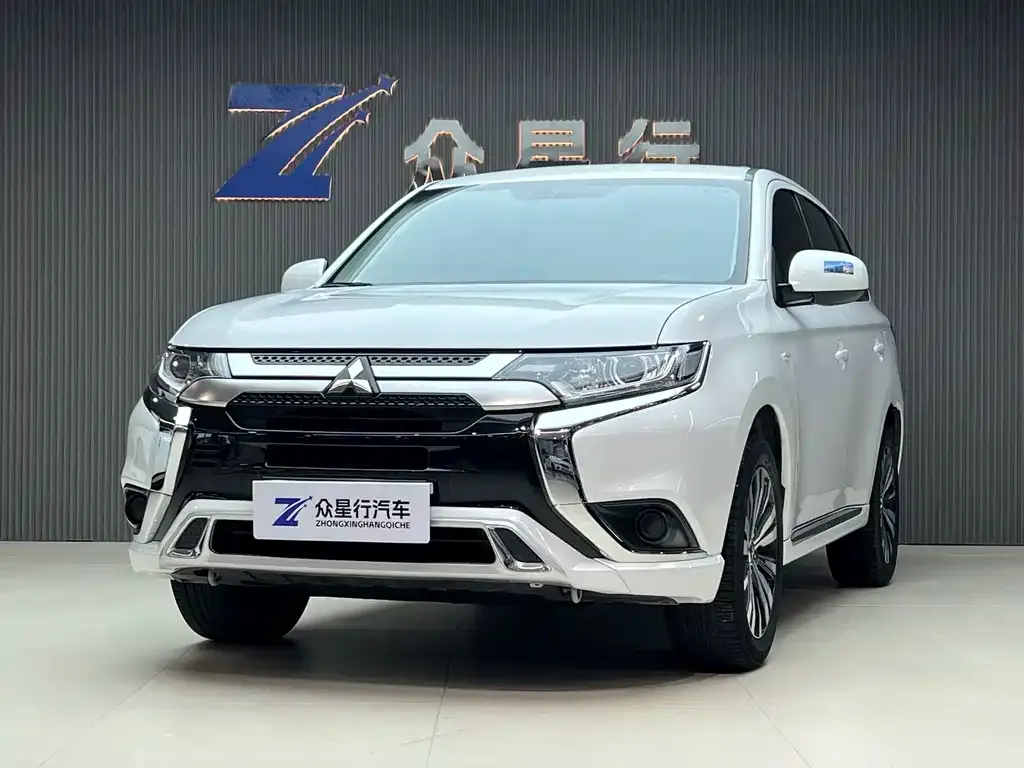 Mitsubishi Outlander — фото 1