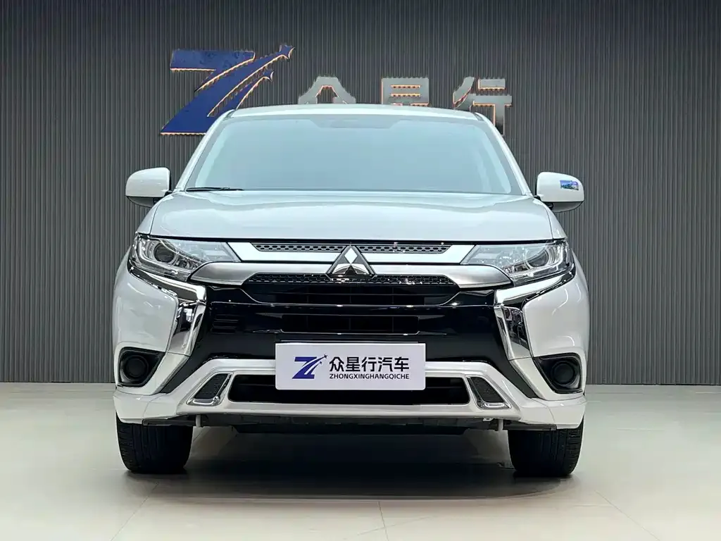 Mitsubishi Outlander — фото 4