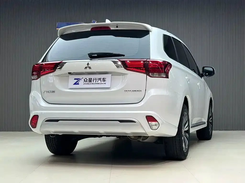 Mitsubishi Outlander — фото 3