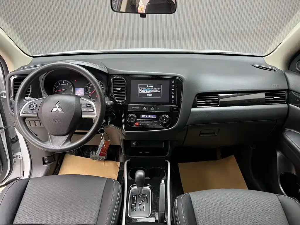 Mitsubishi Outlander — фото 8