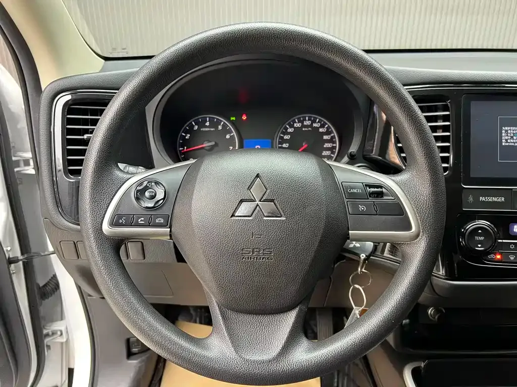 Mitsubishi Outlander — фото 6