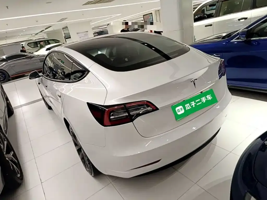 Tesla Model 3 — фото 3